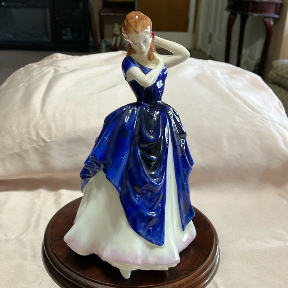Royal Dalton Laura